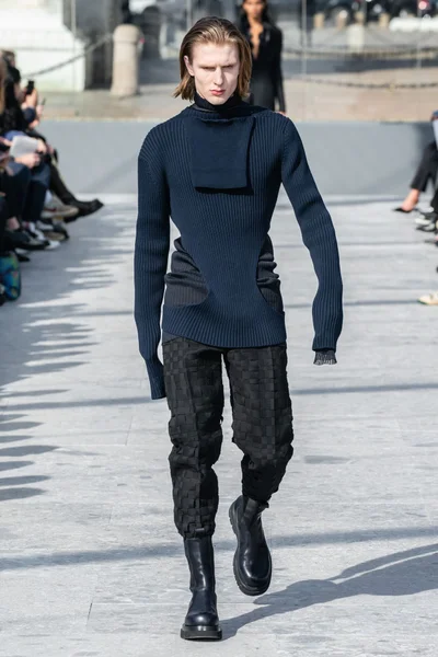 Look 16